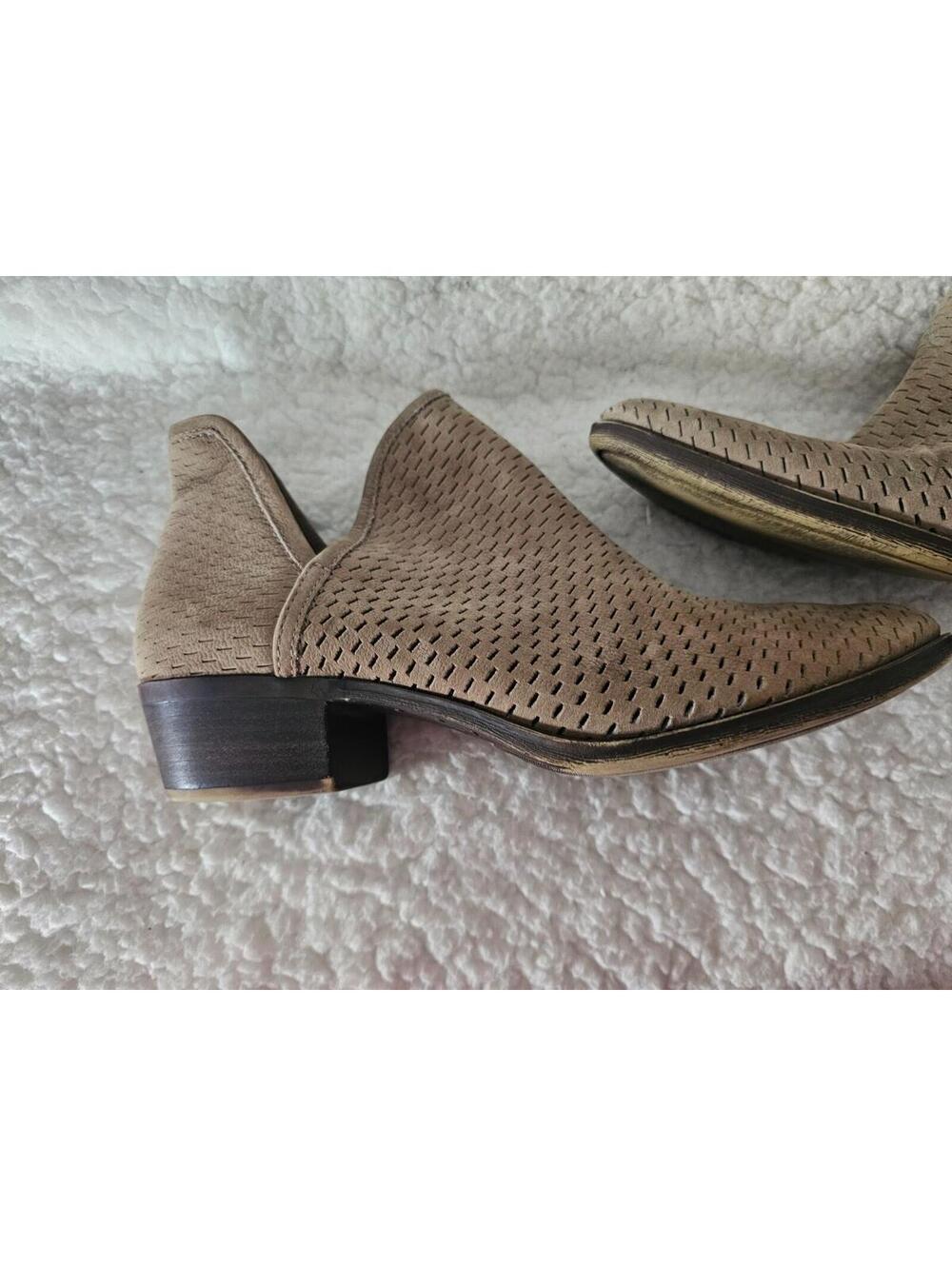 Women's Lucky Brand Leather Ankle Boots Short Slip On Size 9.5 M Beige Comfort - Picture 4 of 15
